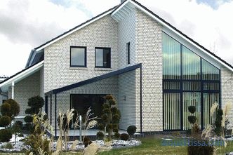 Cómo pintar una casa de ladrillos en el exterior: la elección de los materiales, los matices de la aplicación