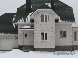 Casas de campo de bloques de espuma - proyectos llave en mano, precios para la construcción en Moscú, foto