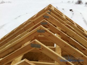 Construcción del techo de la casa: etapas de construcción y métodos de fijación de elementos.