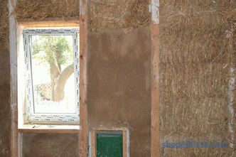 Enlucido de paredes de madera dentro y fuera de la casa, como enlucido, tecnología, foto.