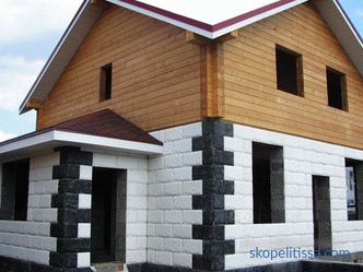 Proyectos de casas combinadas de piedra y madera para construcción llave en mano en Moscú