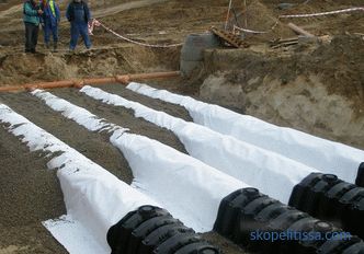 Campo de drenaje para fosa séptica, tuberías, disposición.