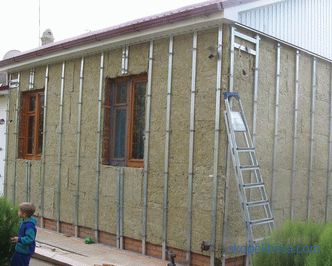 Cómo enfundar una casa de madera con revestimiento con aislamiento: instrucciones paso a paso