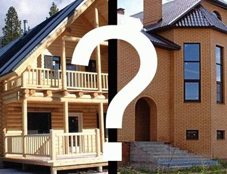 Madera o ladrillo: ¿qué elegir para una casa de campo?
