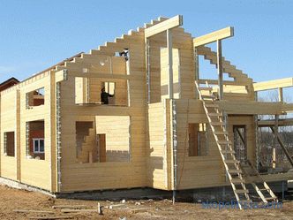 Lo que es mejor construir una casa para residencia permanente: una revisión de materiales