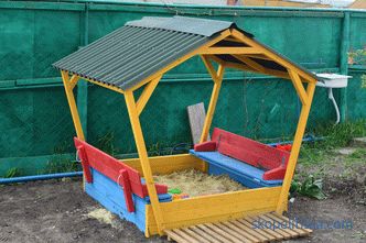 Todo sobre cajas de arena para niños con techo y su construcción en un sitio rural